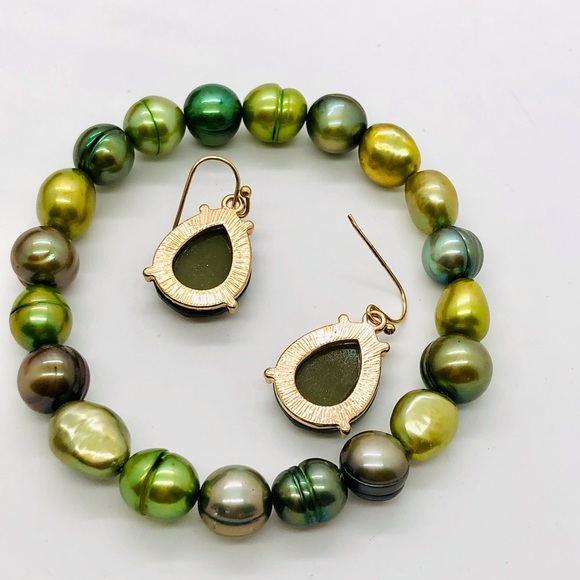 Vintage Green Pearl Bracelet & Earrings - Picture 7 of 10